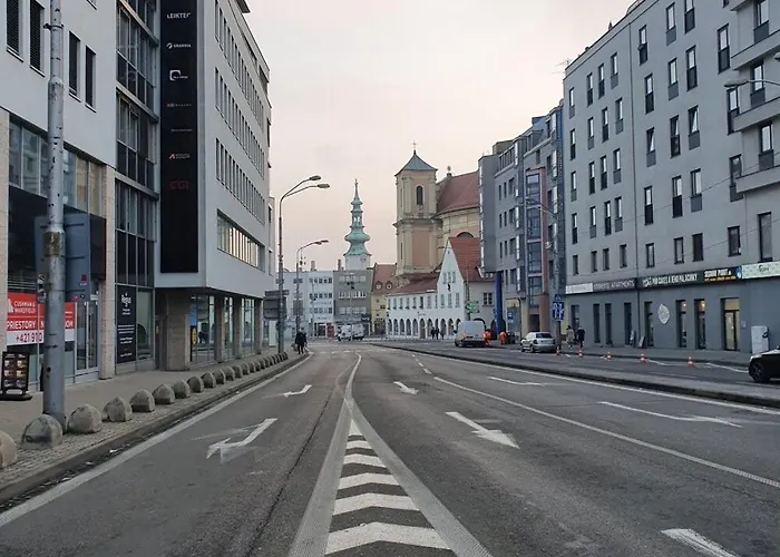 Happy Blue Downtown Center Братислава